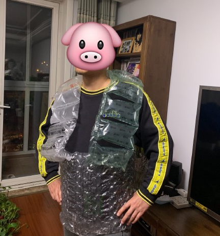 网友自制lv空气马甲,谁赢了?